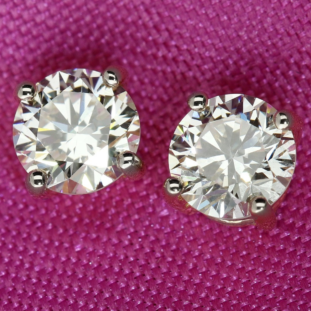 Four Claw Diamond Stud Earrings (GIA Certified)
