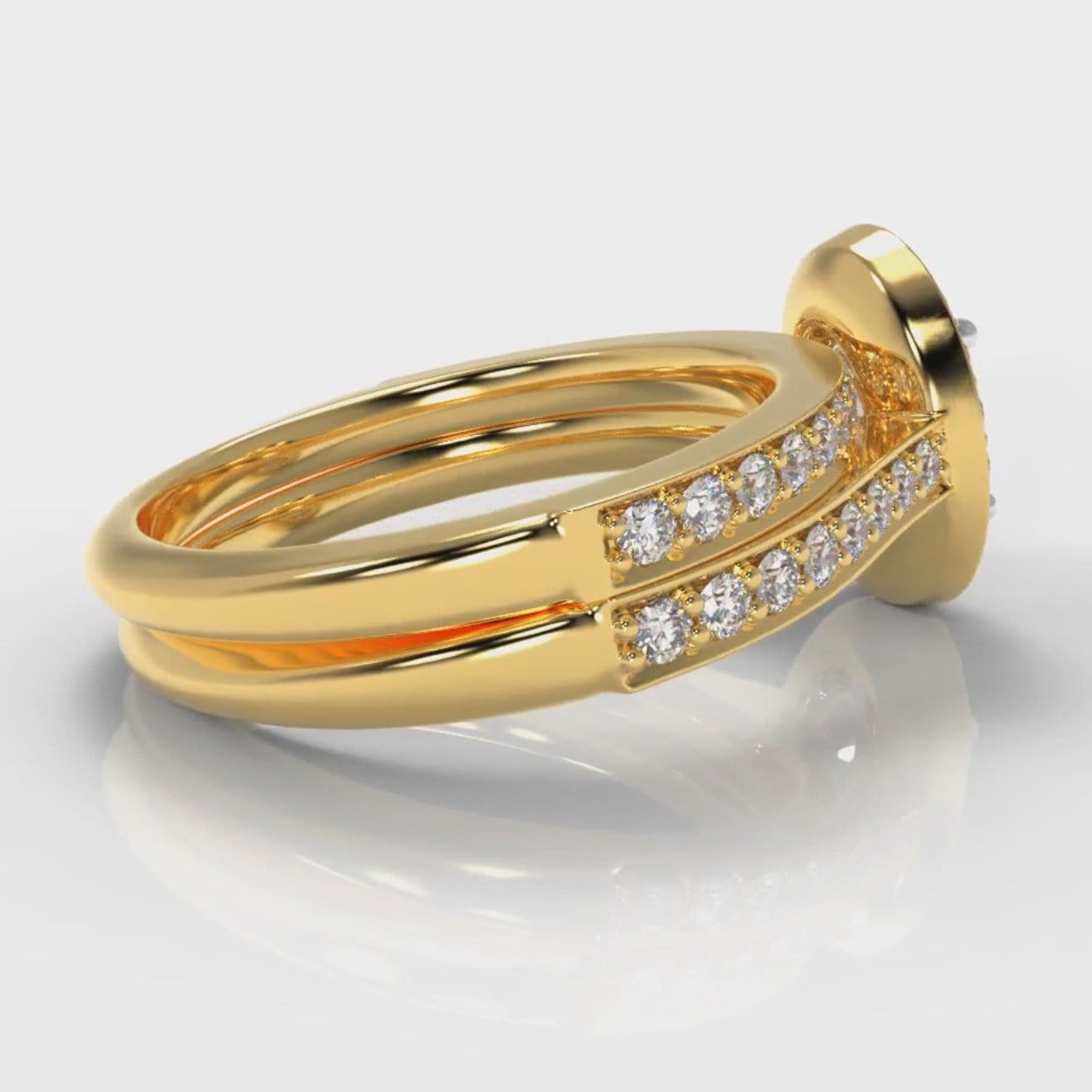 Pavé Oval Diamond Halo Bridal Set - Yellow Gold