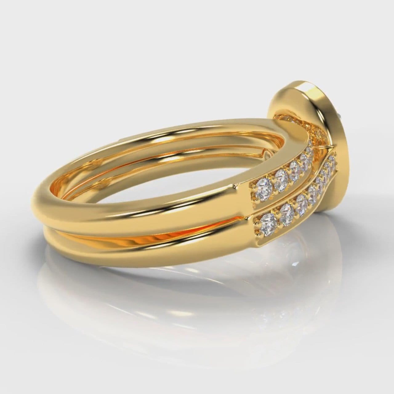 Pavé Oval Diamond Halo Bridal Set - Yellow Gold