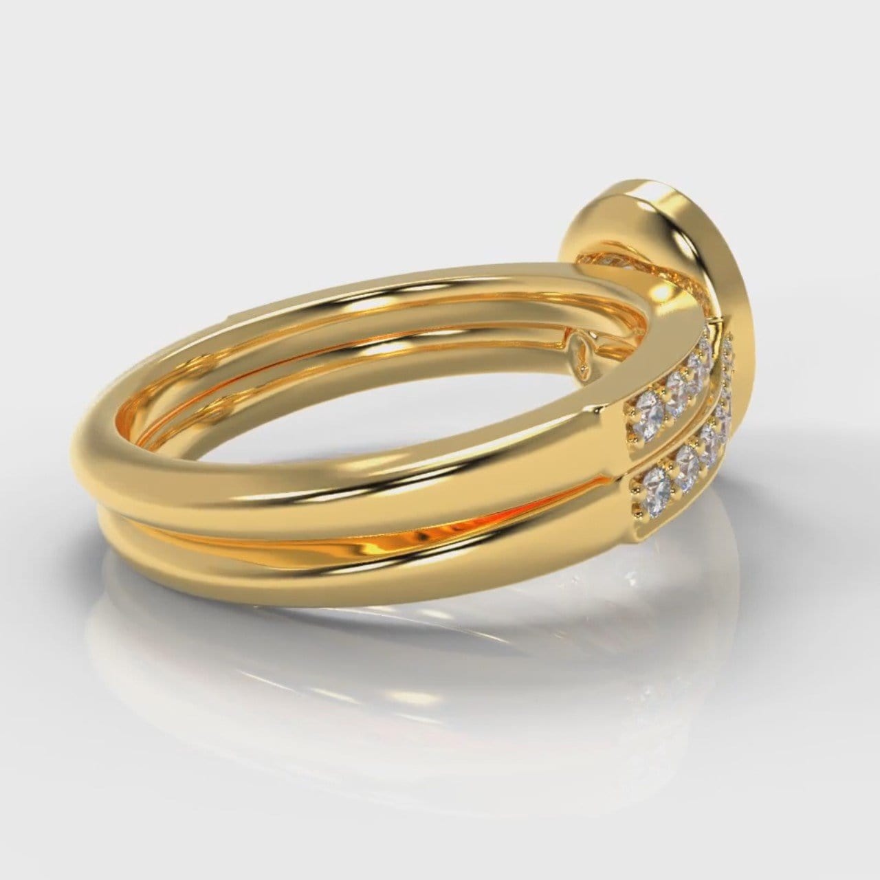 Pavé Oval Diamond Halo Bridal Set - Yellow Gold