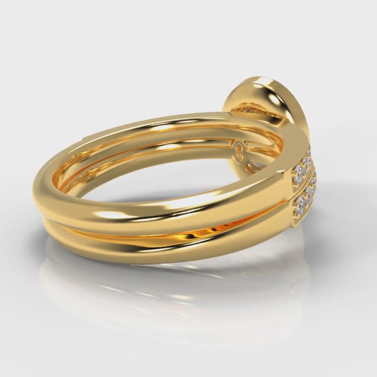 Pavé Oval Diamond Halo Bridal Set - Yellow Gold