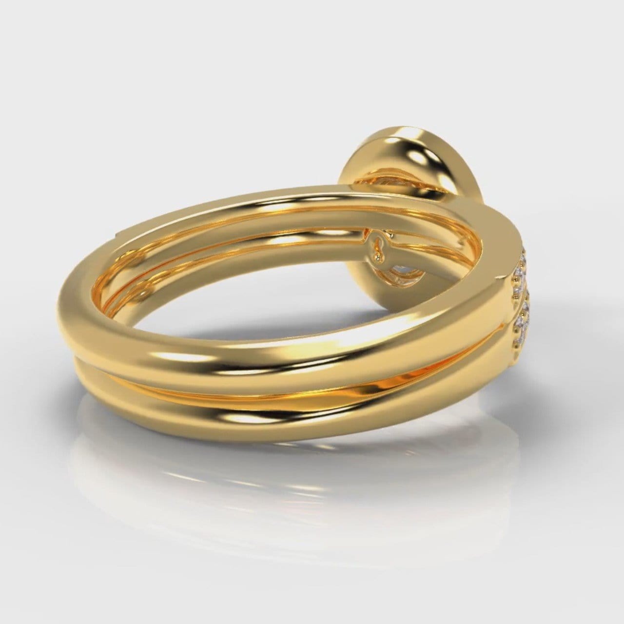 Pavé Oval Diamond Halo Bridal Set - Yellow Gold