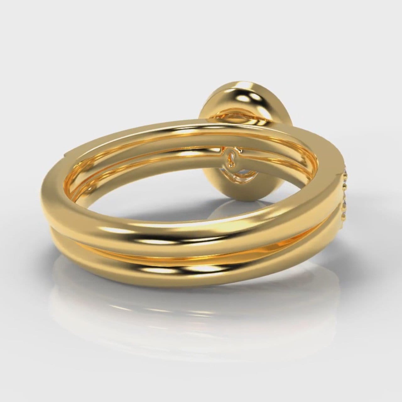 Pavé Oval Diamond Halo Bridal Set - Yellow Gold