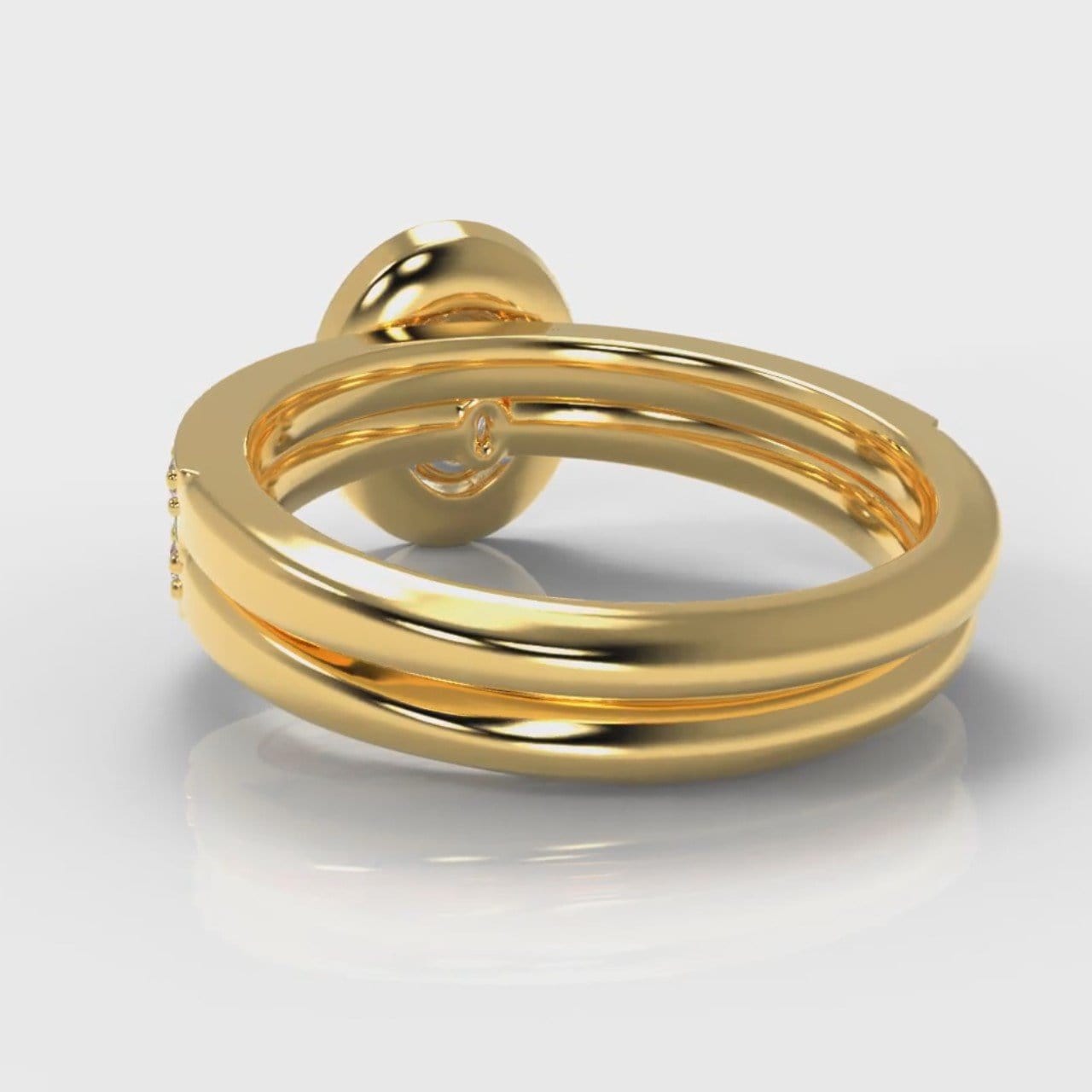 Pavé Oval Diamond Halo Bridal Set - Yellow Gold