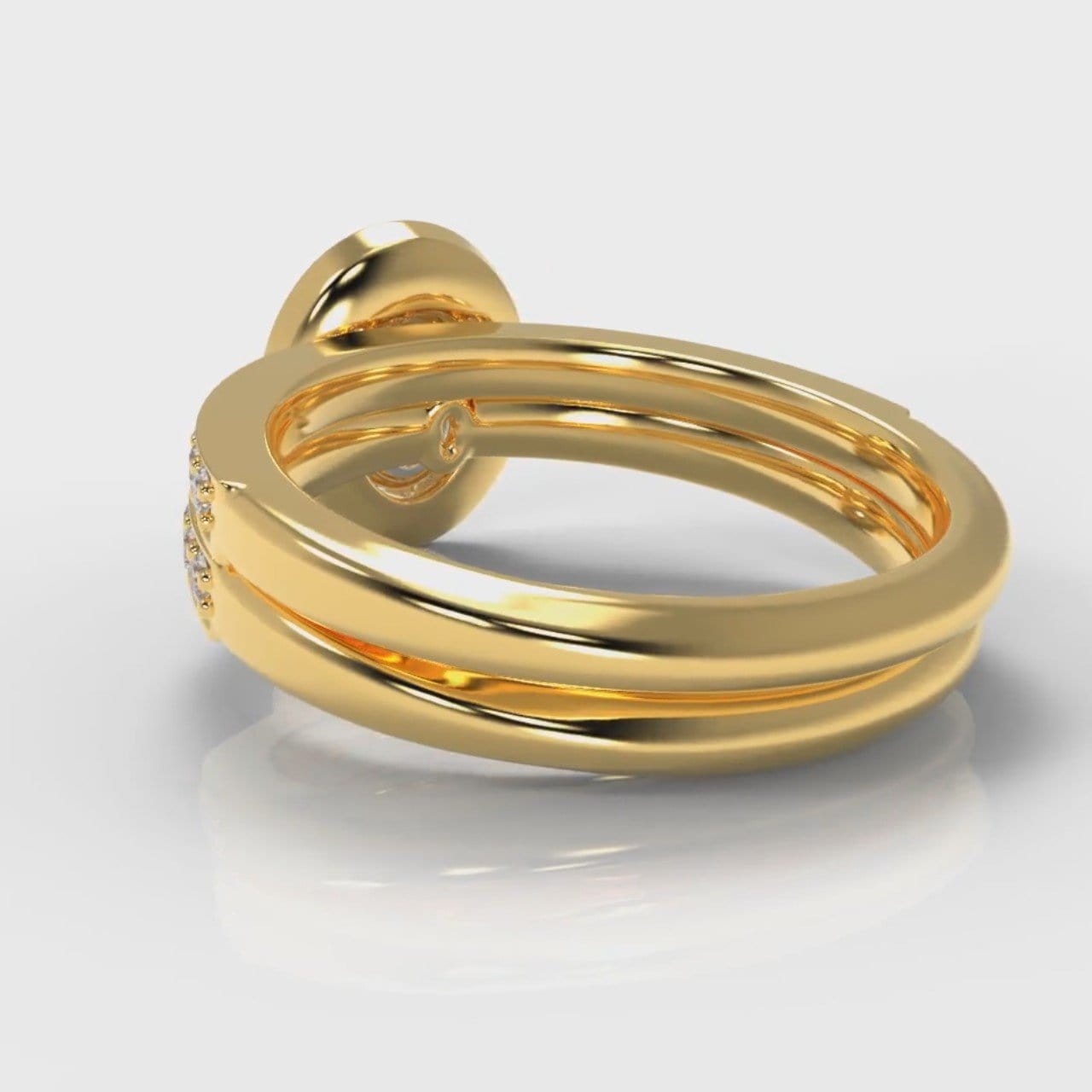 Pavé Oval Diamond Halo Bridal Set - Yellow Gold