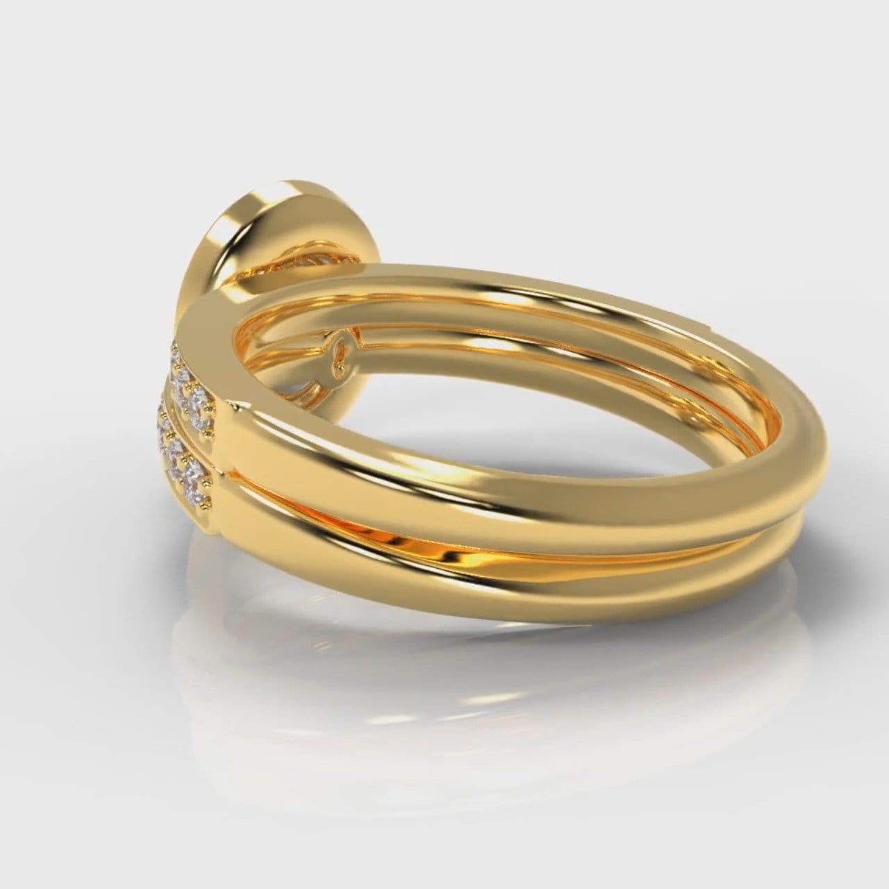 Pavé Oval Diamond Halo Bridal Set - Yellow Gold