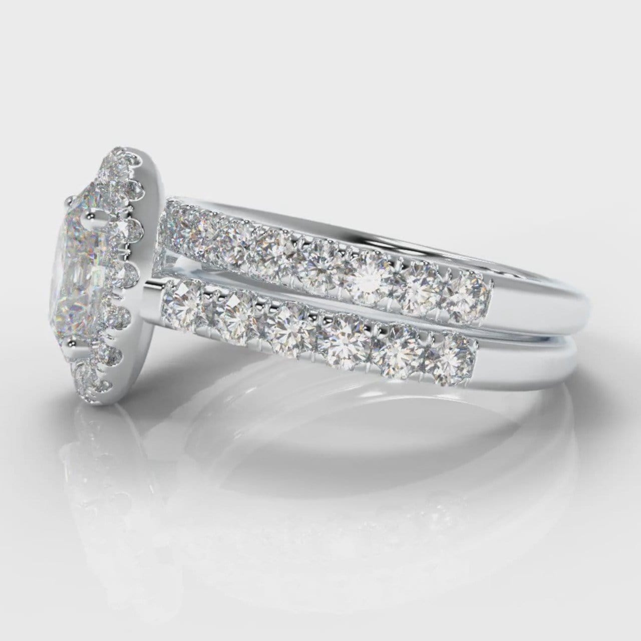 Micropavé Oval Diamond Halo Bridal Set