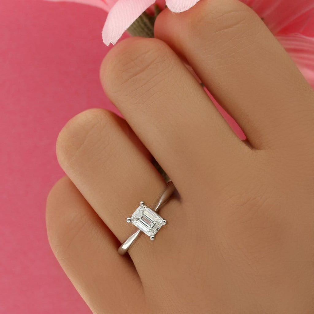 Carrée Solitaire Emerald Cut Diamond Engagement Ring