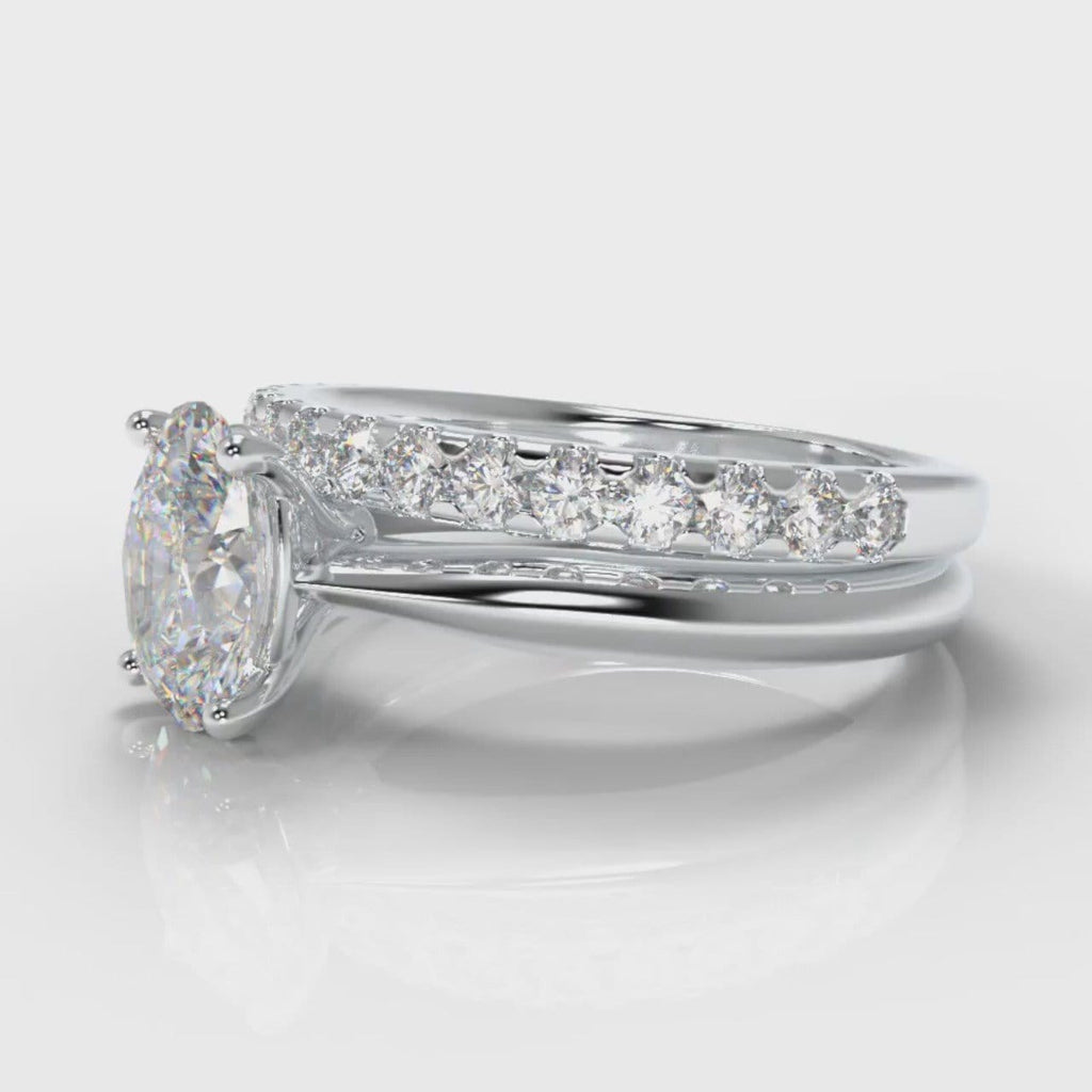 Carrée Solitaire Oval Diamond Bridal Set