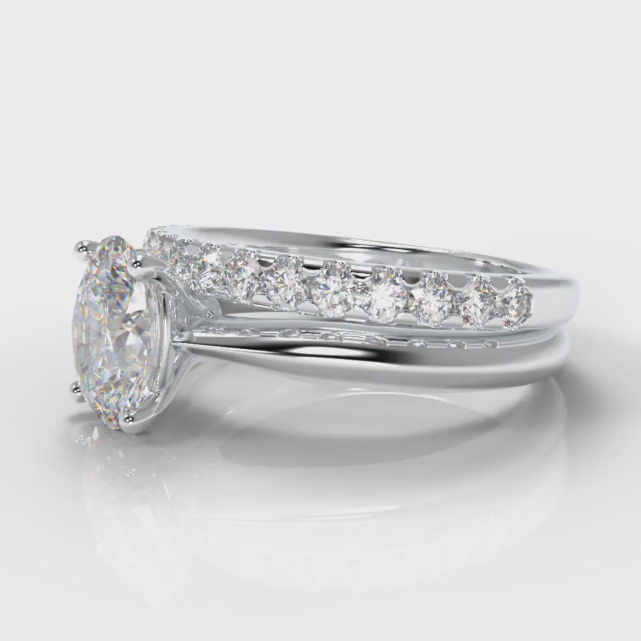 Carrée Solitaire Oval Diamond Bridal Set