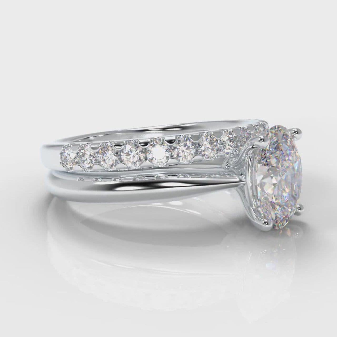 Carrée Solitaire Oval Diamond Bridal Set