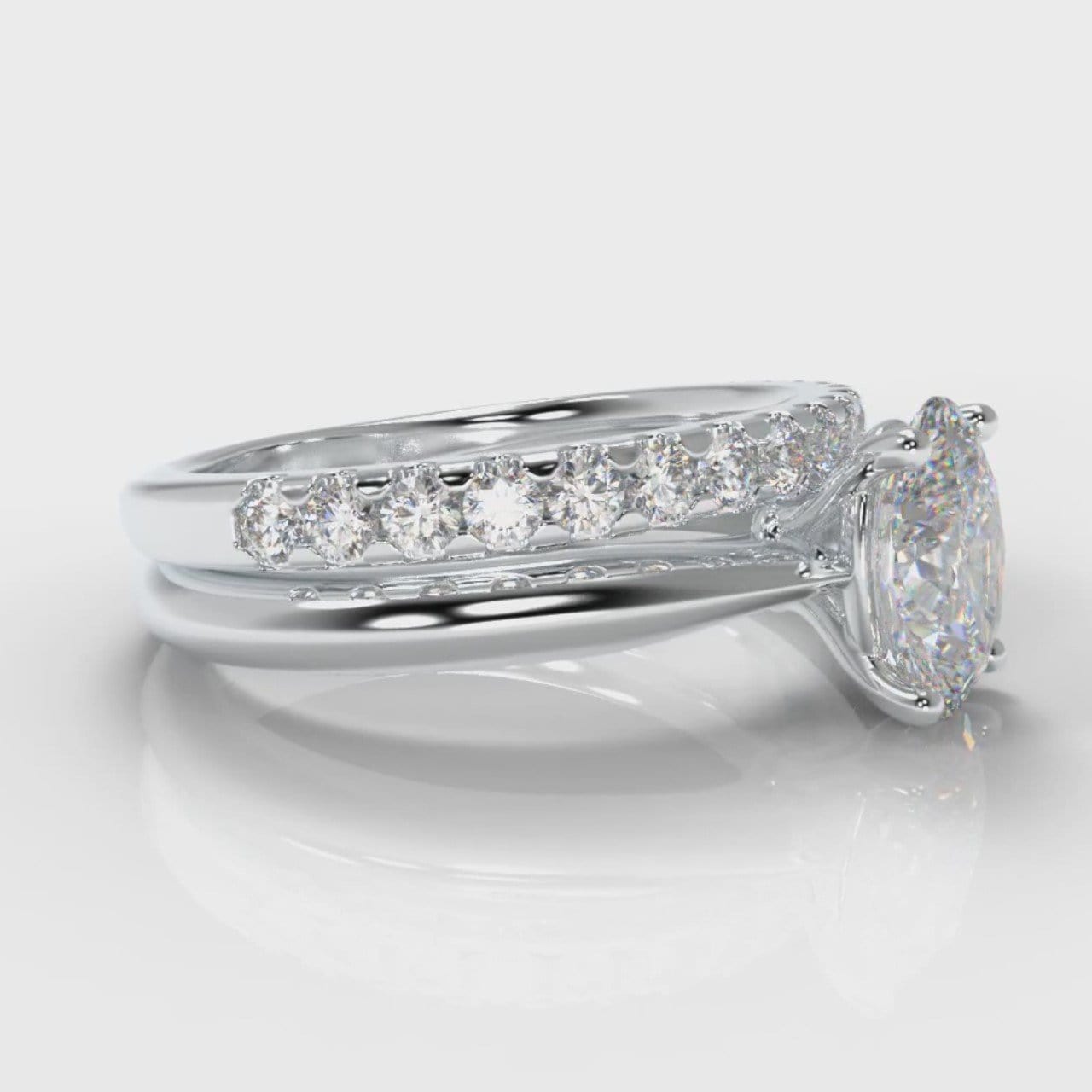 Carrée Solitaire Oval Diamond Bridal Set