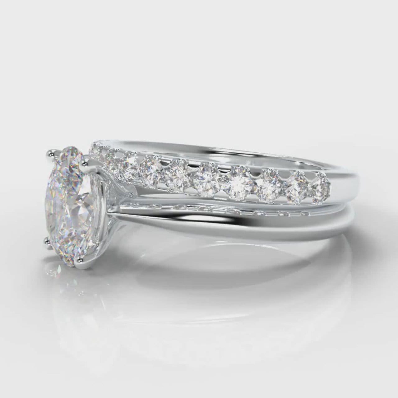 Carrée Solitaire Oval Diamond Bridal Set