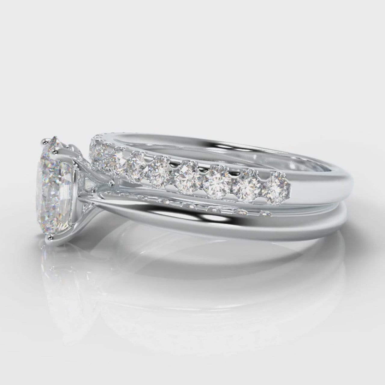 Carrée Solitaire Oval Diamond Bridal Set