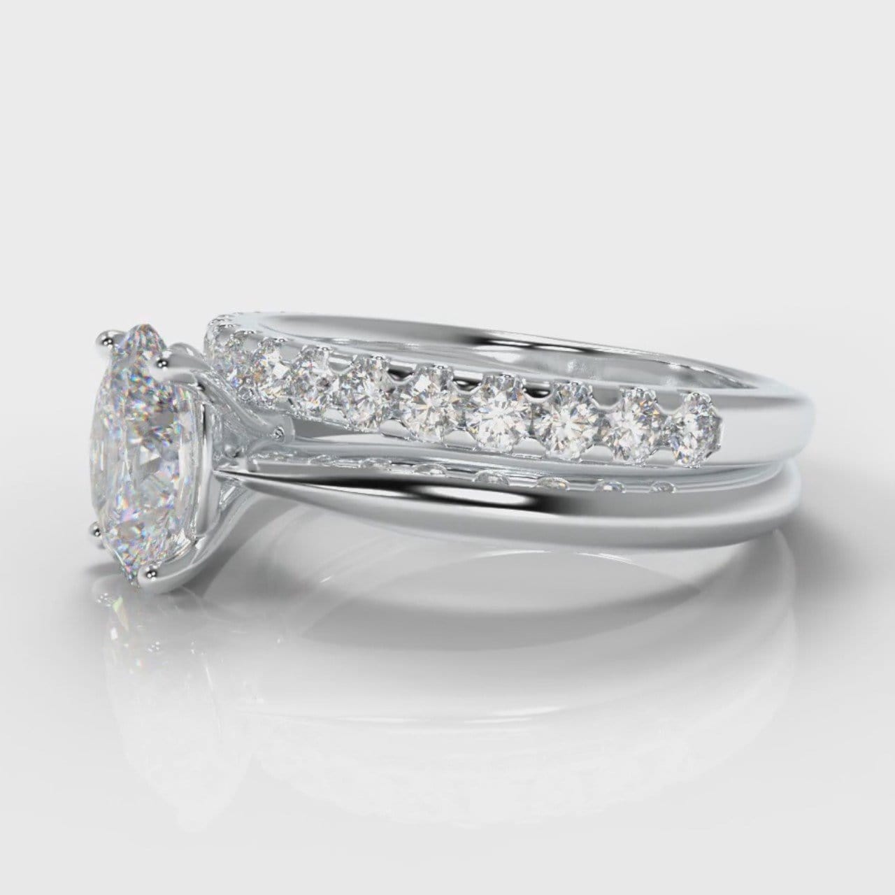 Carrée Solitaire Oval Diamond Bridal Set