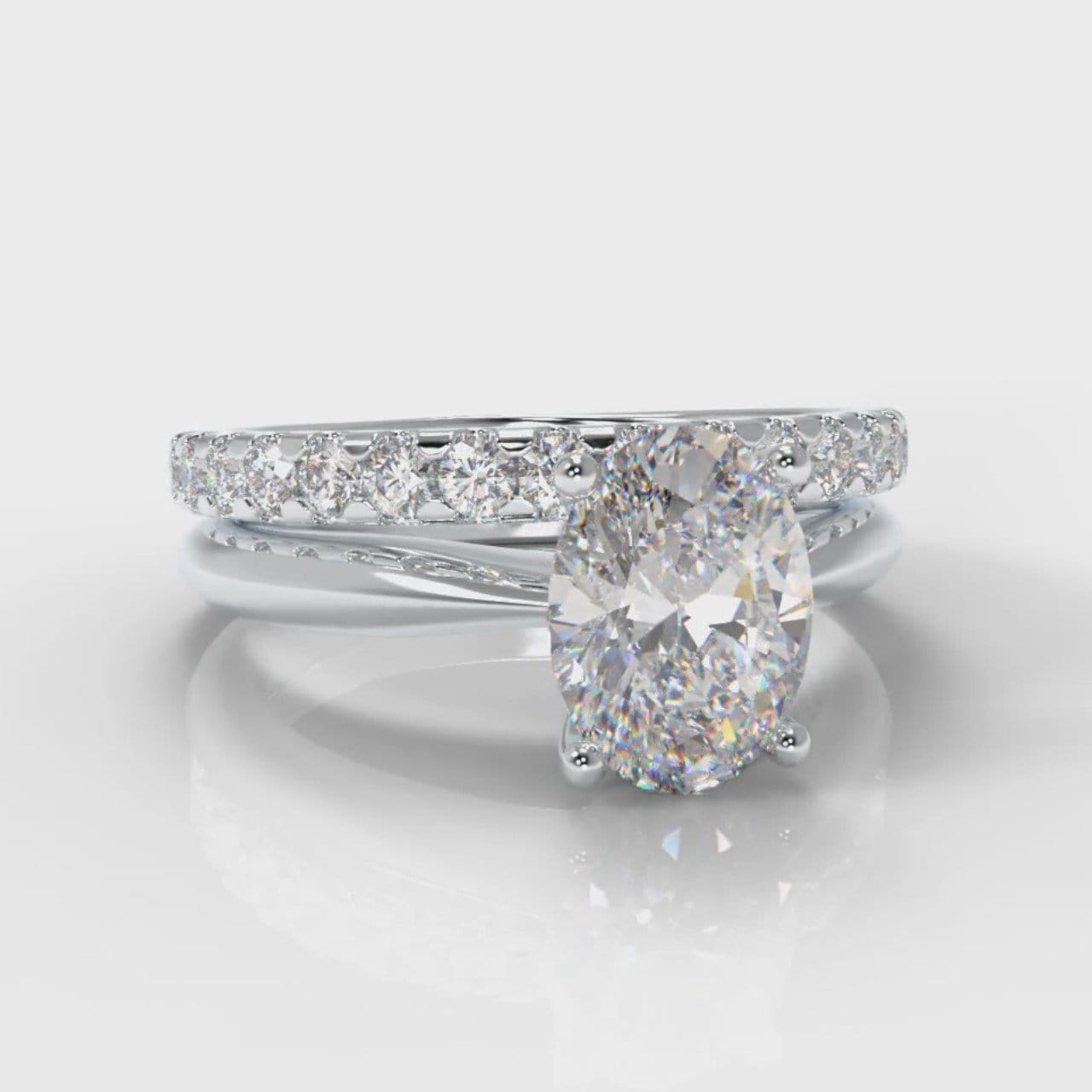Carrée Solitaire Oval Diamond Bridal Set