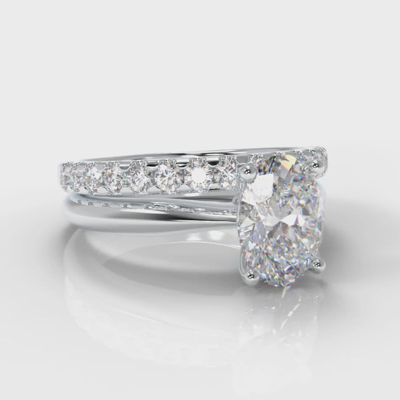 Carrée Solitaire Oval Diamond Bridal Set