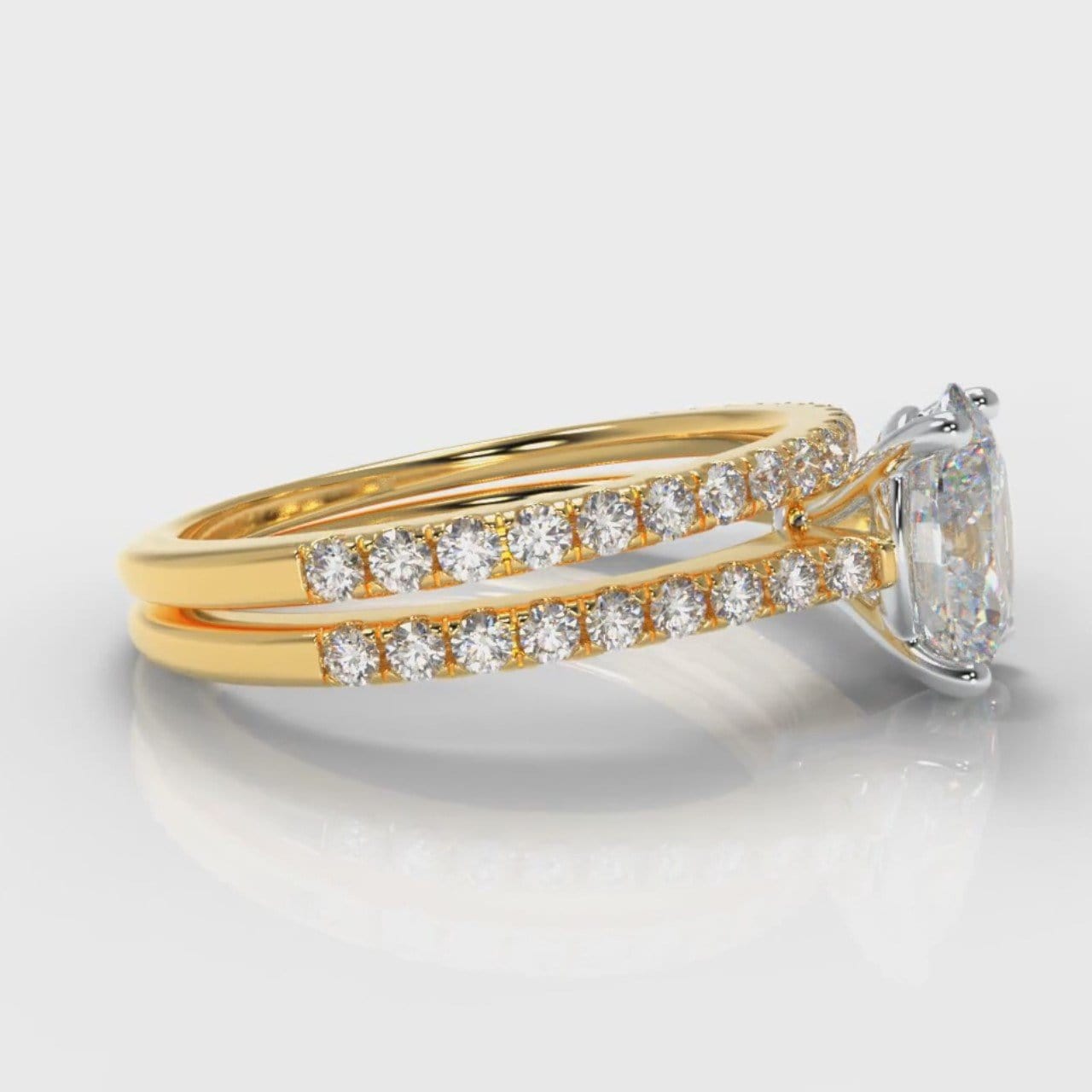 Petite Micropavé Oval Diamond Bridal Set - Yellow Gold