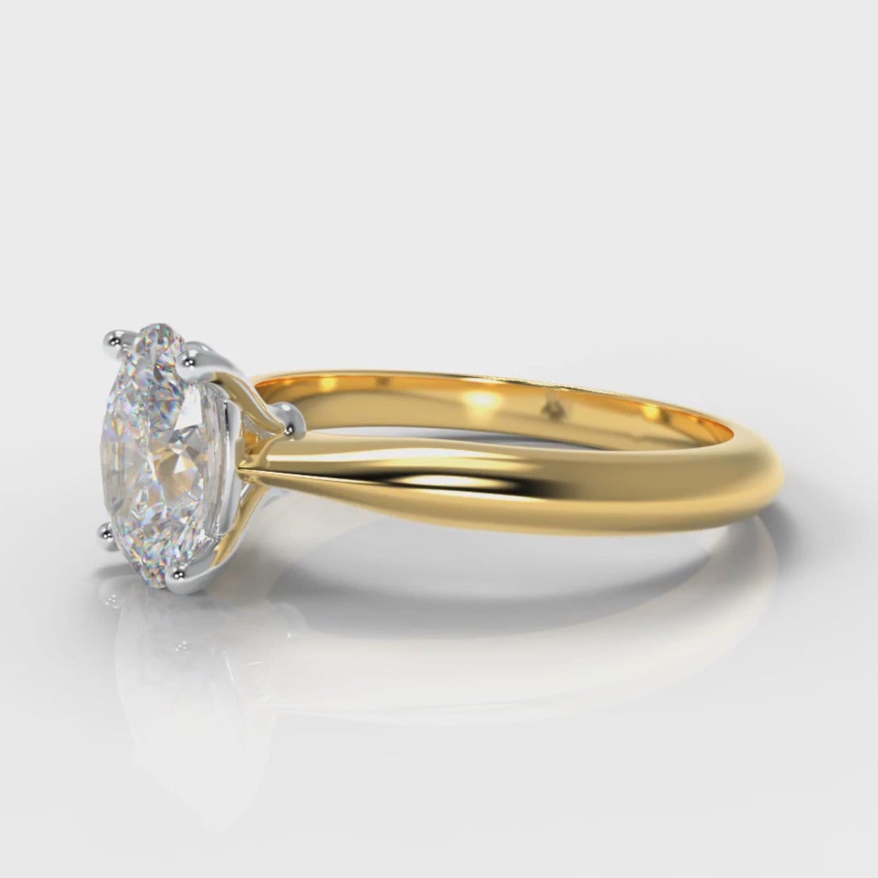 Carrée Solitaire Oval Diamond Engagement Ring - Yellow Gold