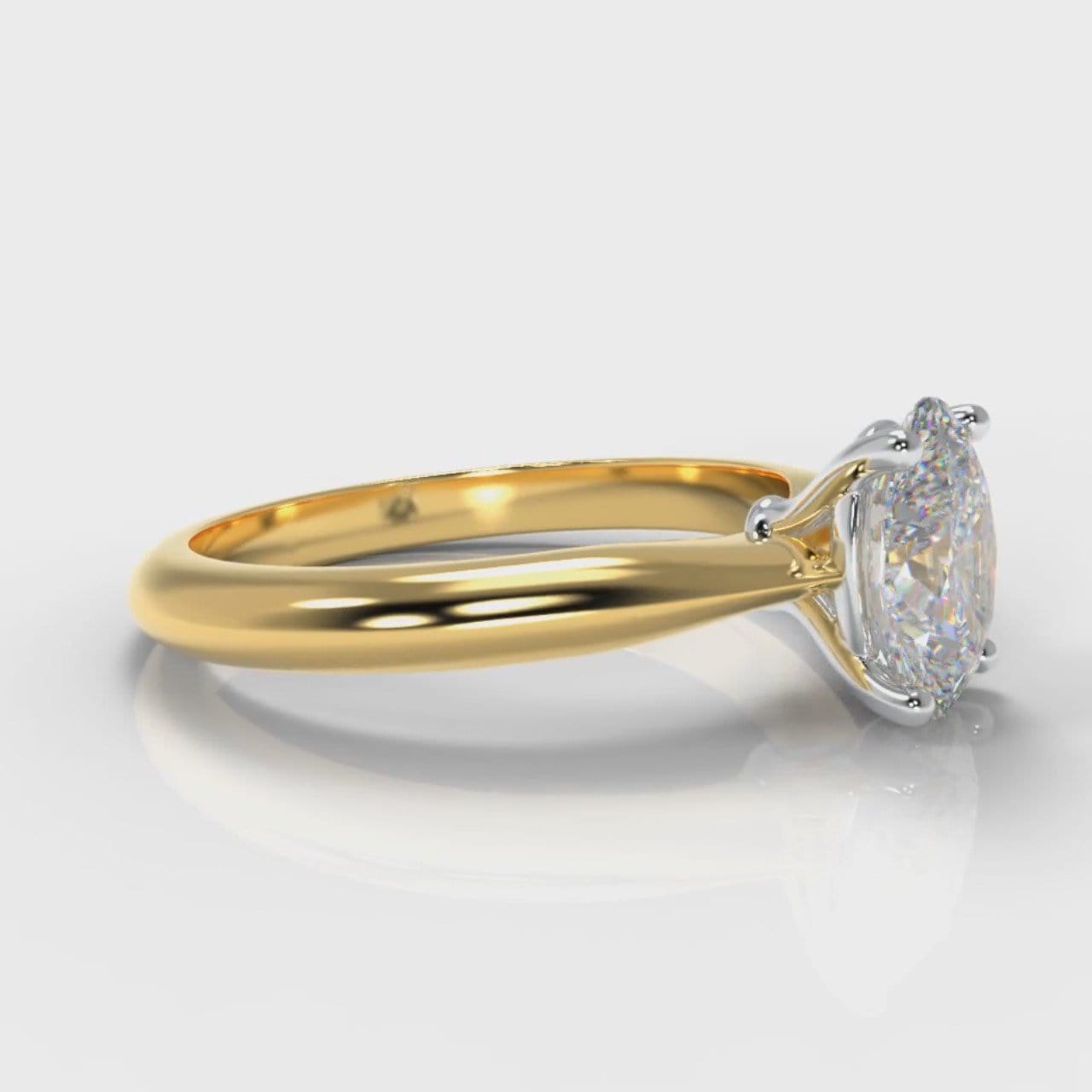 Carrée Solitaire Oval Diamond Engagement Ring - Yellow Gold