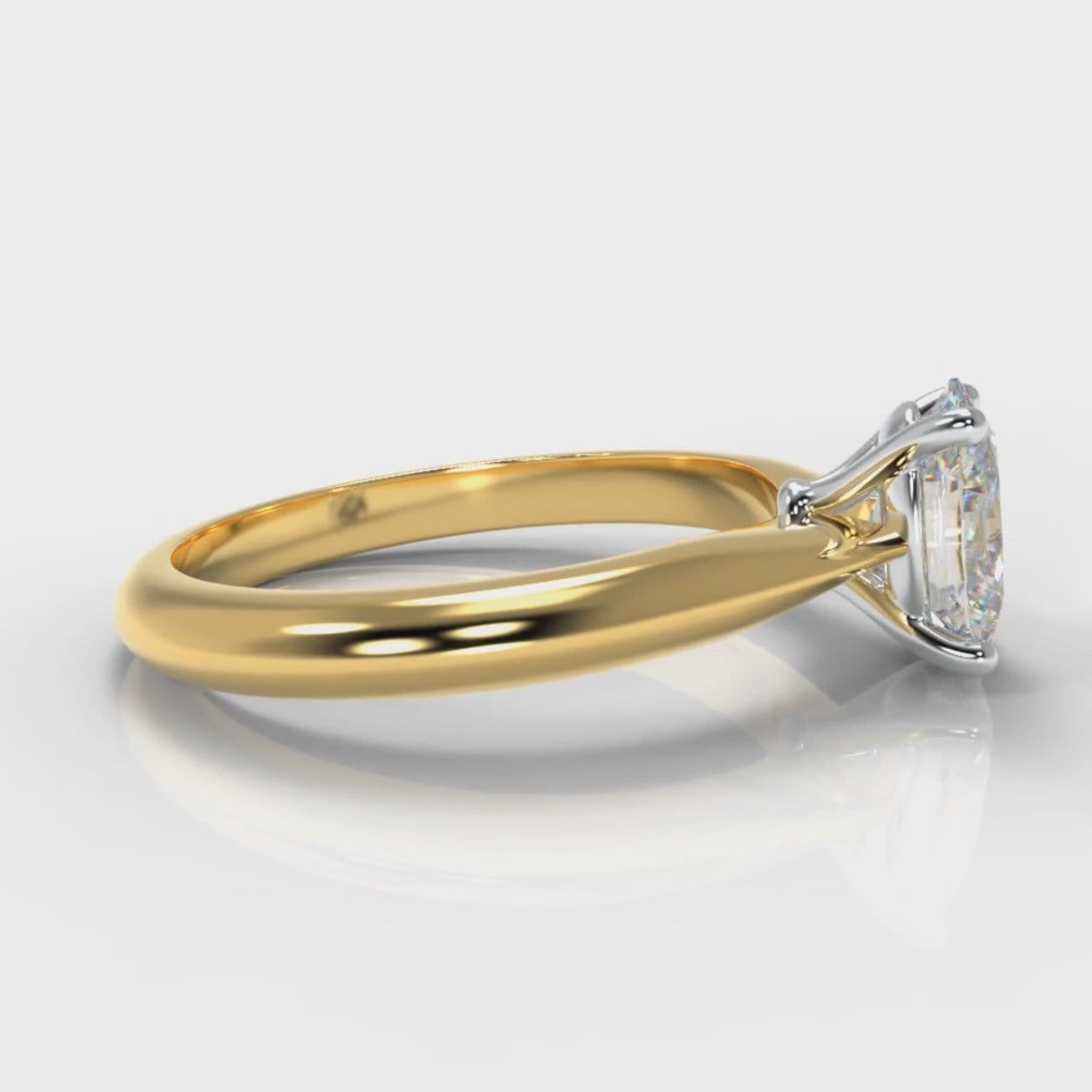 Carrée Solitaire Oval Diamond Engagement Ring - Yellow Gold