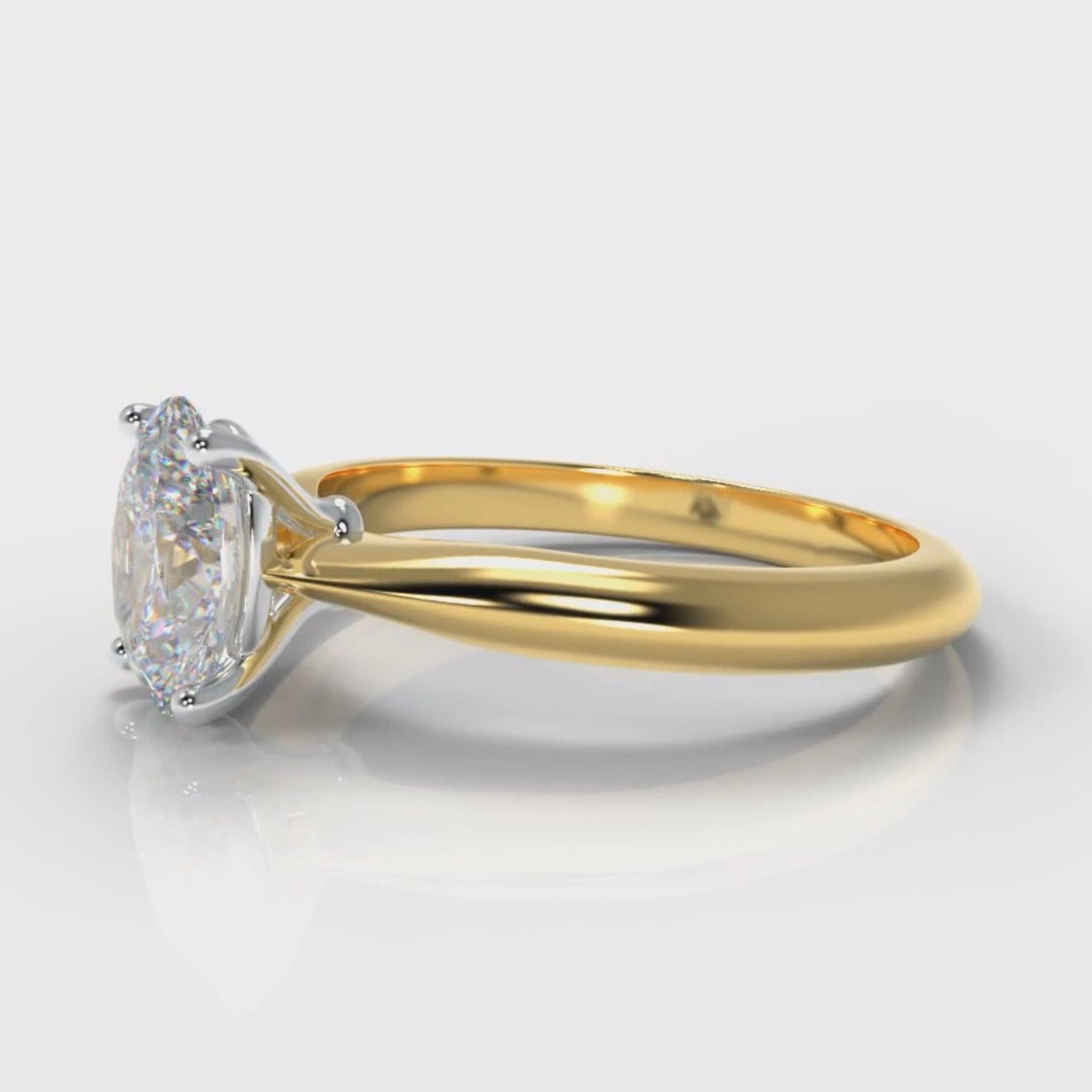 Carrée Solitaire Oval Diamond Engagement Ring - Yellow Gold