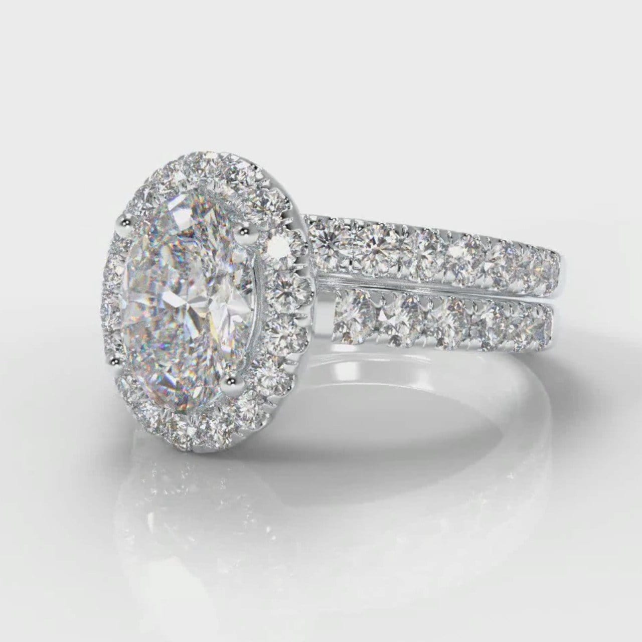 Micropavé Oval Diamond Halo Bridal Set