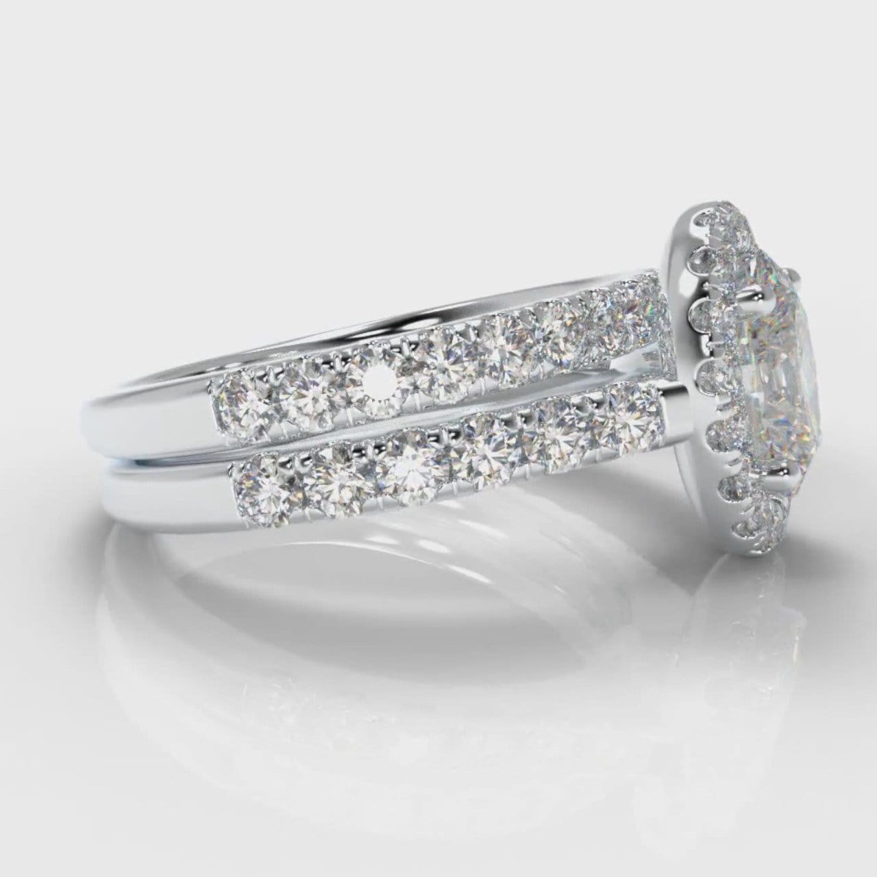 Micropavé Oval Diamond Halo Bridal Set