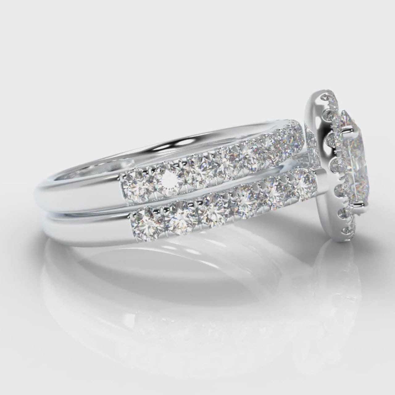 Micropavé Oval Diamond Halo Bridal Set