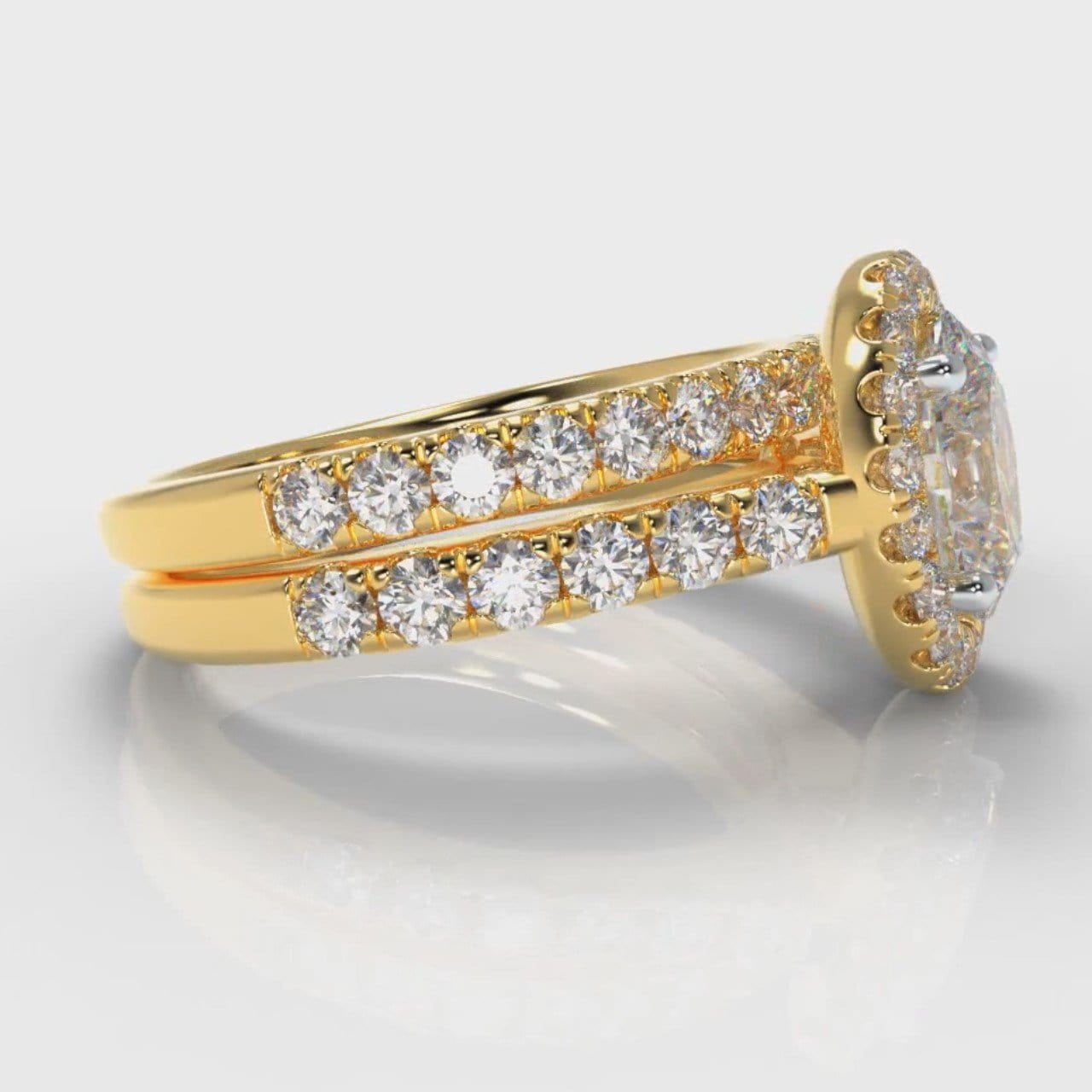 Micropavé Oval Diamond Halo Bridal Set - Yellow Gold