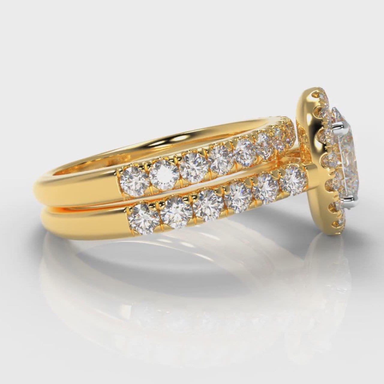 Micropavé Oval Diamond Halo Bridal Set - Yellow Gold