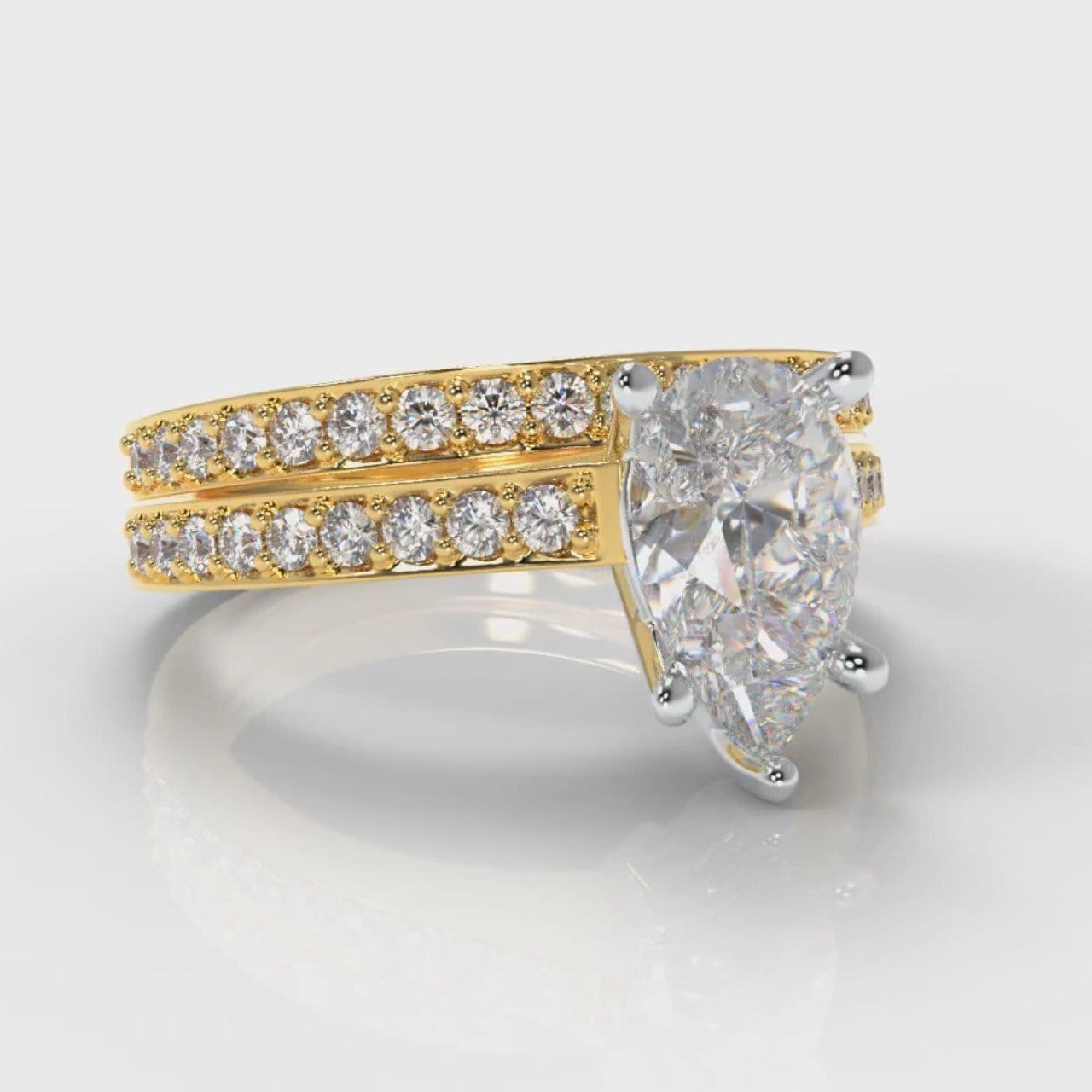 Pavé Pear Diamond Bridal Set - Yellow Gold