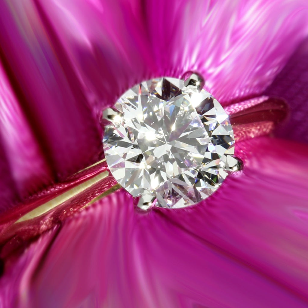 Carrée Solitaire Round Brilliant Diamond Engagement Ring - Yellow Gold